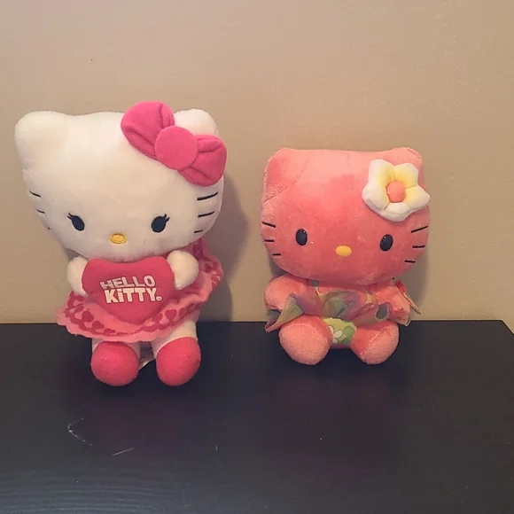 Hello kitty plush - Picture 1 of 1